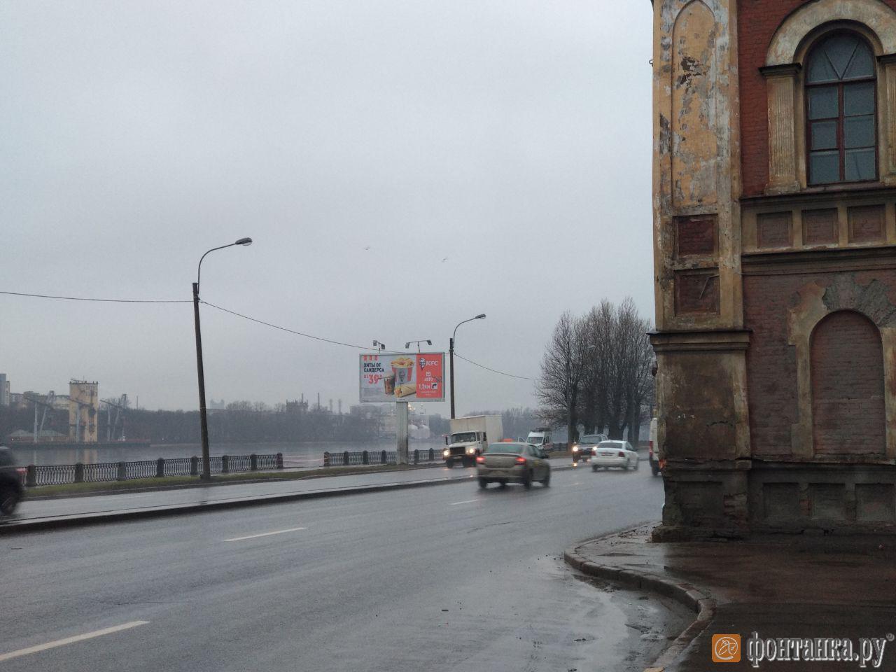 Дом 16. Предупреждающих знаков нет.